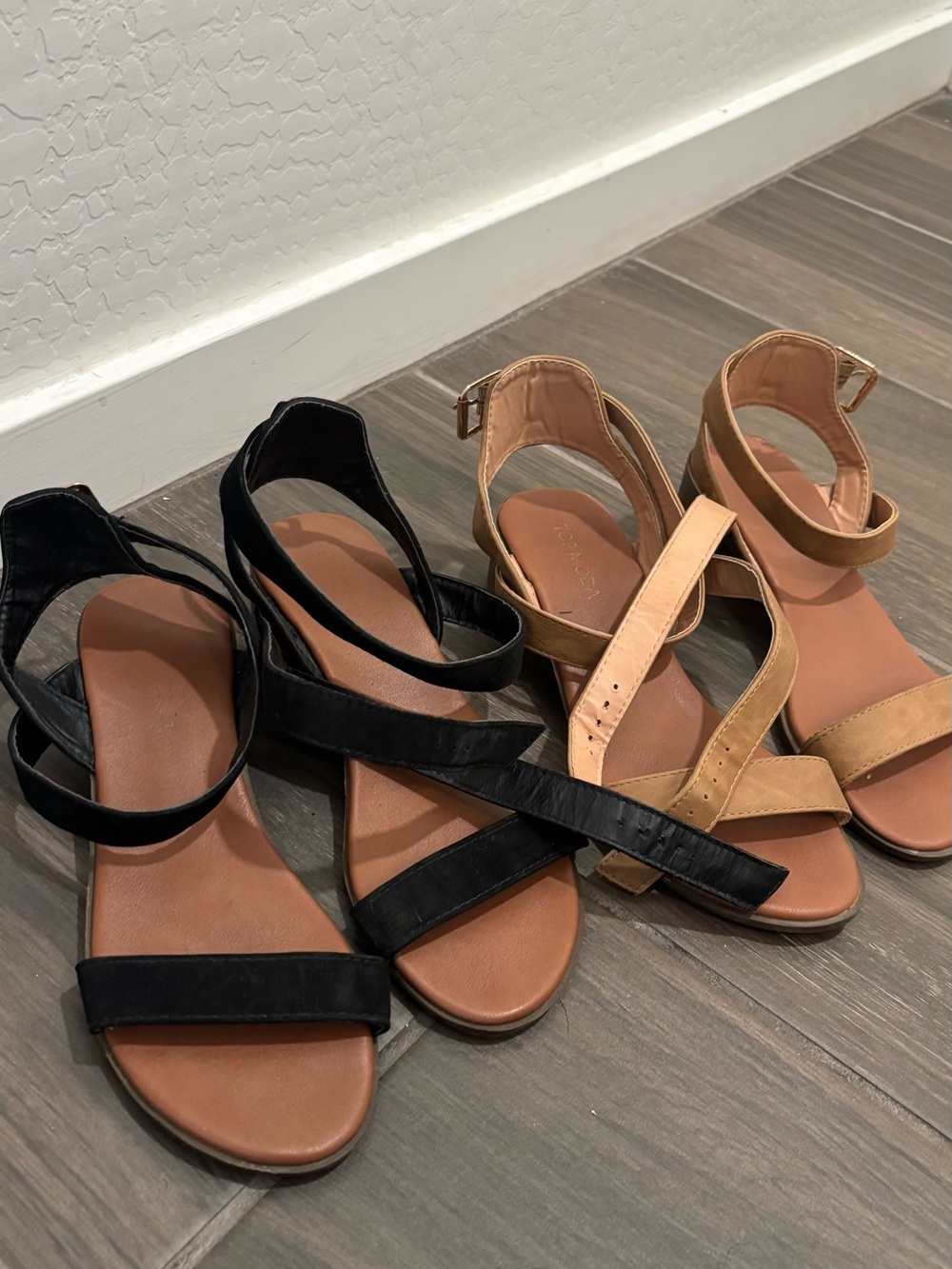 TOP Moda Women’s Dual-Color Strappy Ankle Sandals - Black & Tan